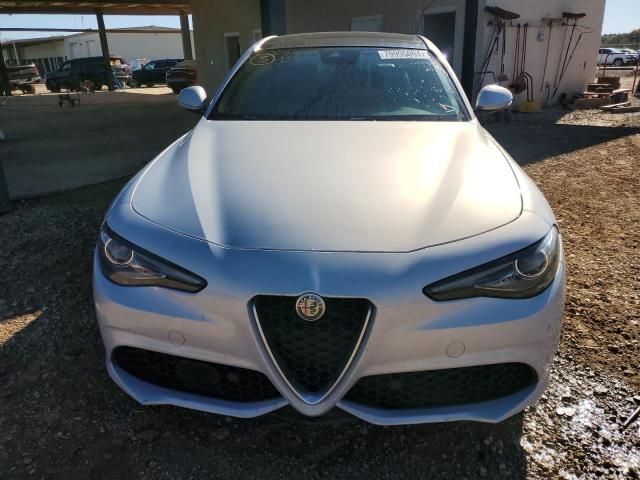 2022 Alfa Romeo Giulia Super