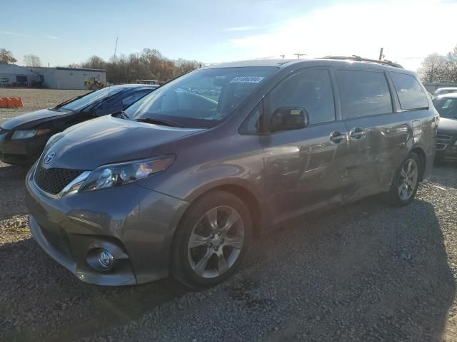 2011 Toyota Sienna Sport