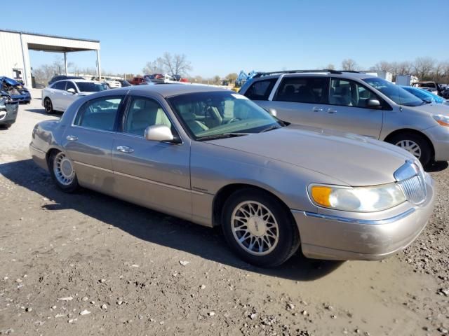 2001 Lincoln Town Car Signature