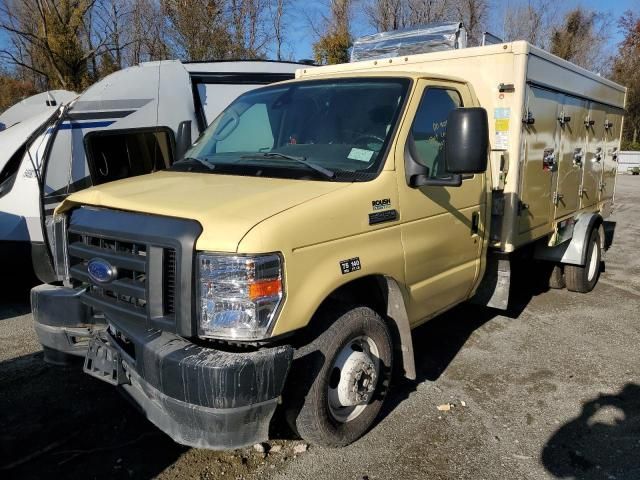 2021 Ford Econoline E450 Super Duty Cutaway Van