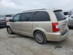 2015 Chrysler Town & Country Touring L