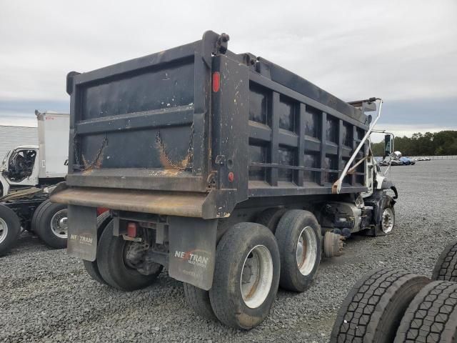 2015 Mack 800 GU800