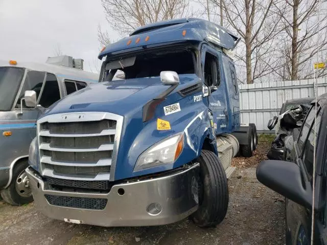 2020 Freightliner Cascadia 126