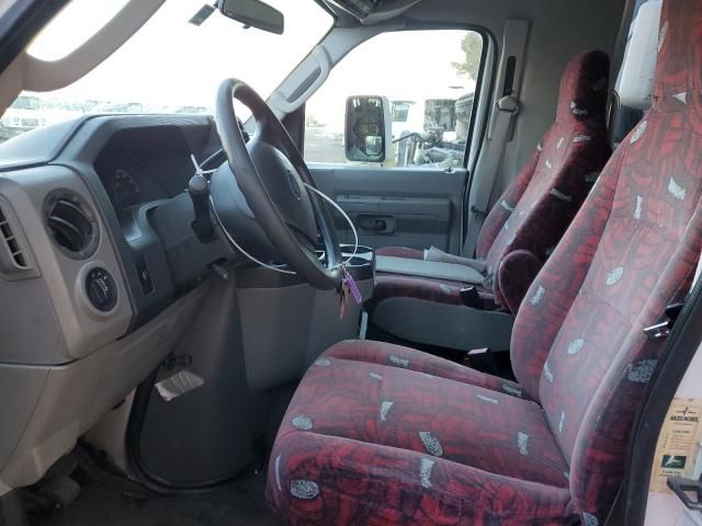 2009 Ford Econoline E450 Super Duty Cutaway Van