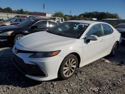 Carros salvage sin ofertas aún a la venta en subasta: 2022 Toyota Camry LE