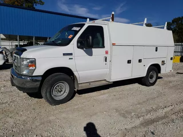 2016 Ford Econoline E350 Super Duty Cutaway Van