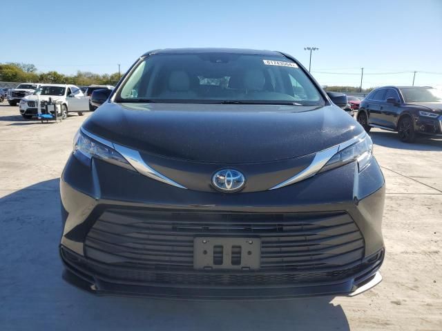 2023 Toyota Sienna LE