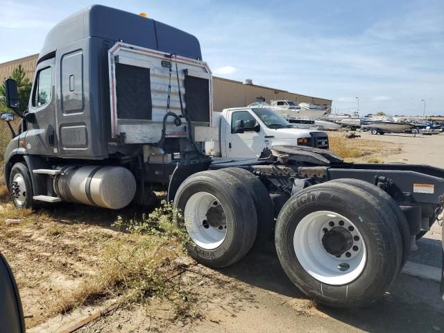 2017 Freightliner Cascadia 113