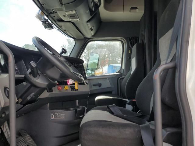 2019 Freightliner Cascadia 126