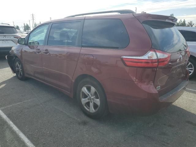 2019 Toyota Sienna LE