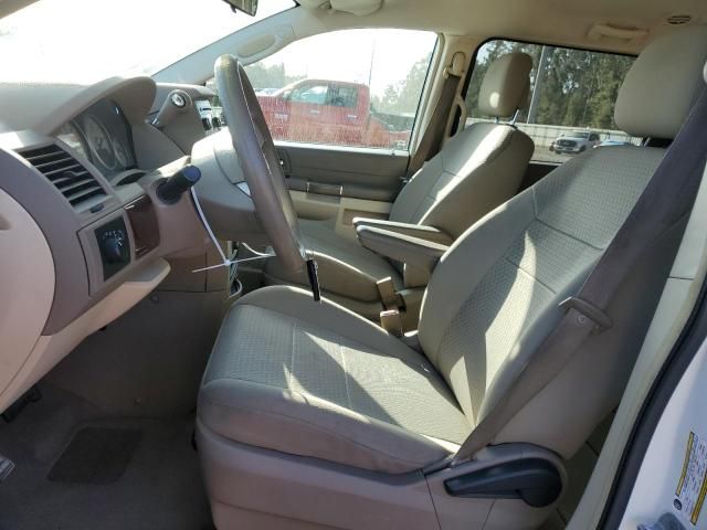 2010 Chrysler Town & Country LX