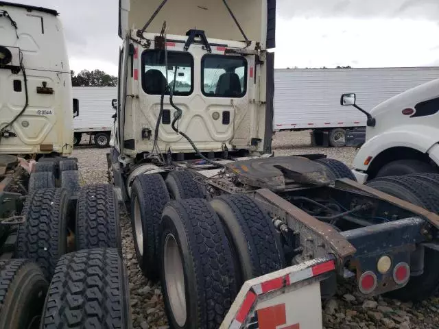 2016 Freightliner Cascadia 125