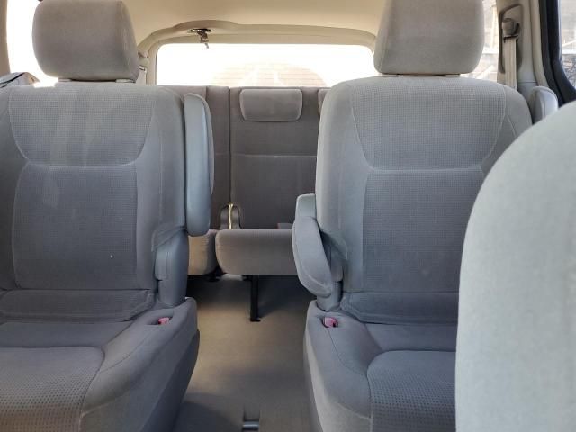 2004 Toyota Sienna CE