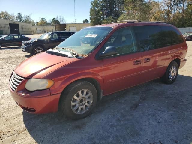 2006 Chrysler Town & Country LX