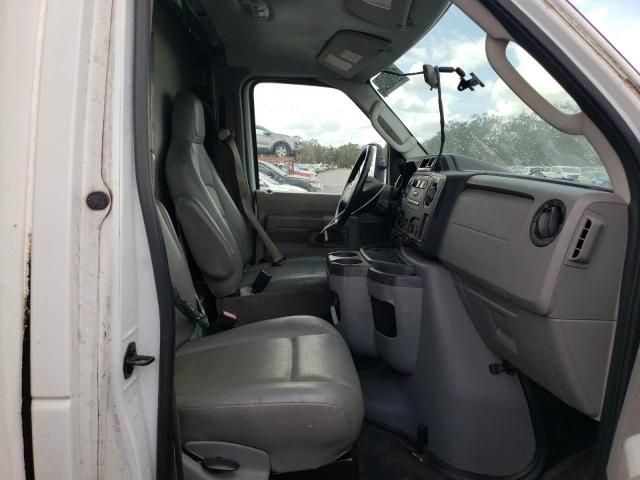 2015 Ford Econoline E350 Super Duty Cutaway Van