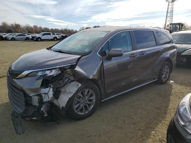 2021 Toyota Sienna LE