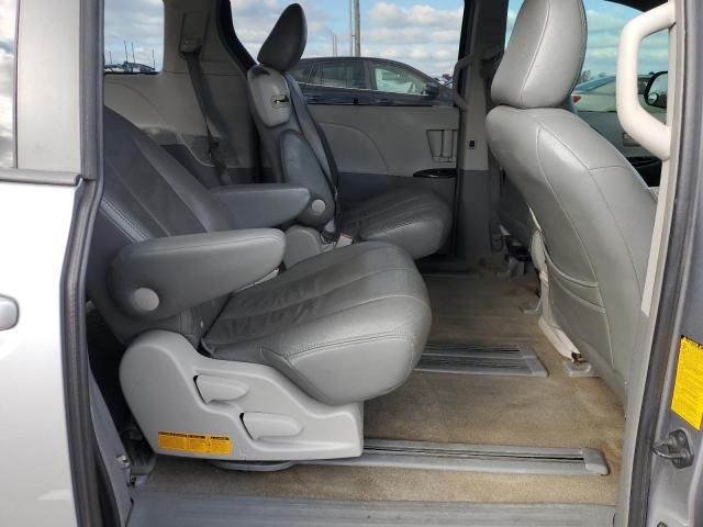 2013 Toyota Sienna LE