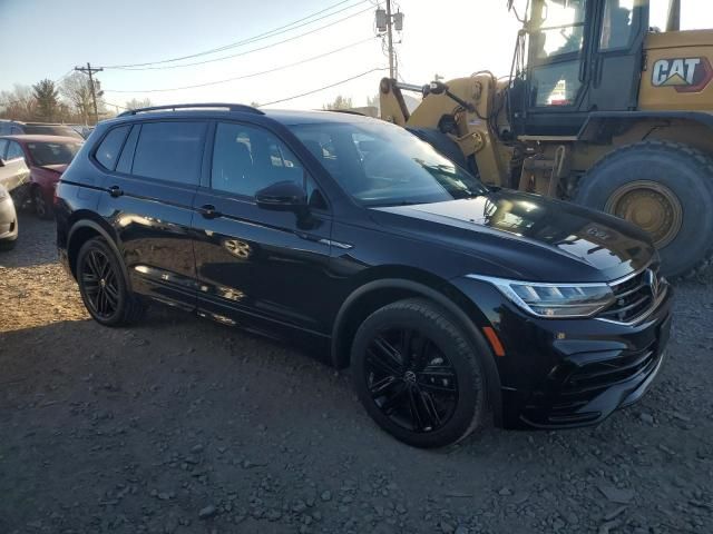 2022 Volkswagen Tiguan SE R-LINE Black