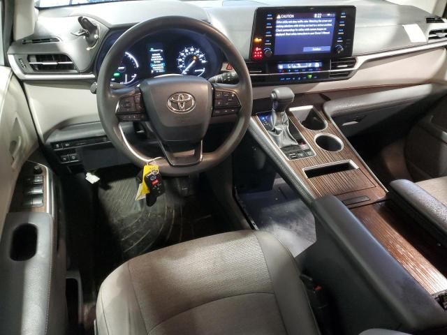 2022 Toyota Sienna LE