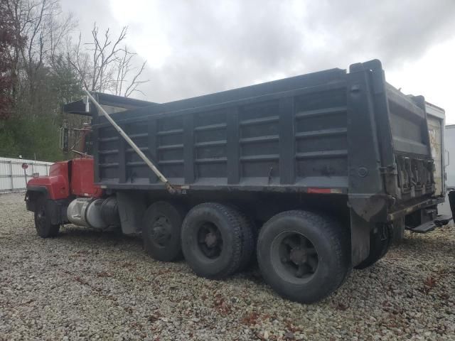 1996 Mack 600 RD600