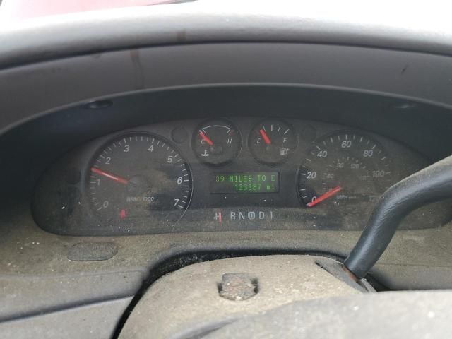 2005 Ford Taurus SE