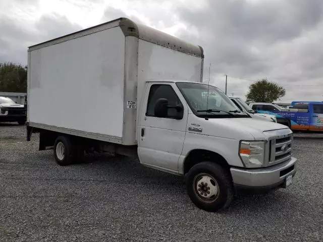 2016 Ford Econoline E350 Super Duty Cutaway Van