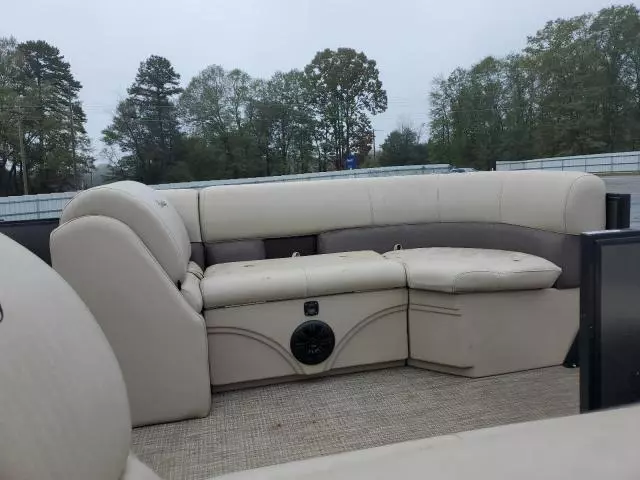 2022 Bentley Pontoon