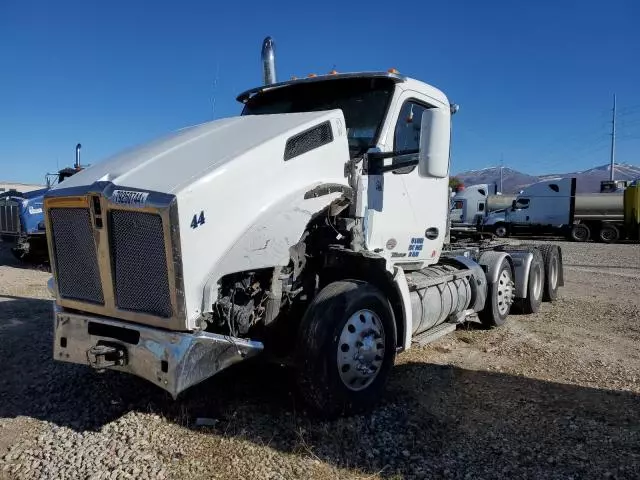 2021 Kenworth Construction T880