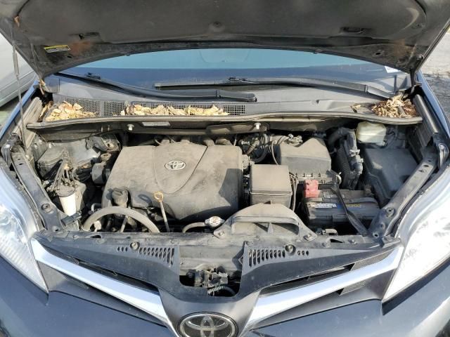 2018 Toyota Sienna LE