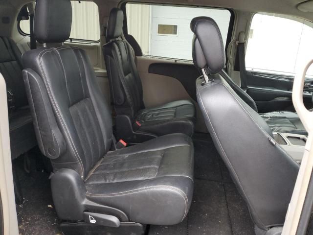 2012 Chrysler Town & Country Touring L