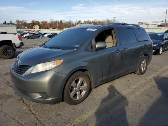 2013 Toyota Sienna LE