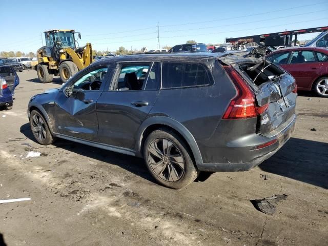 2020 Volvo V60 Cross Country T5 Momentum