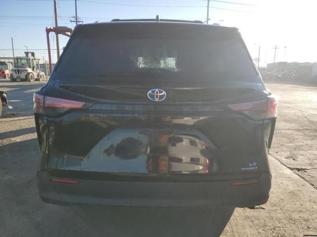 2022 Toyota Sienna LE