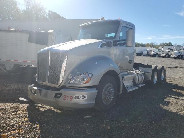 2015 Kenworth Construction T680