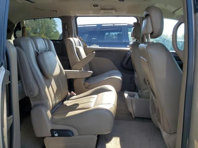 2014 Chrysler Town & Country Touring L