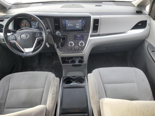 2017 Toyota Sienna LE