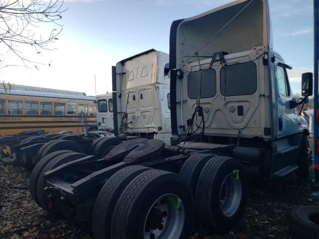 2015 Freightliner Cascadia 125