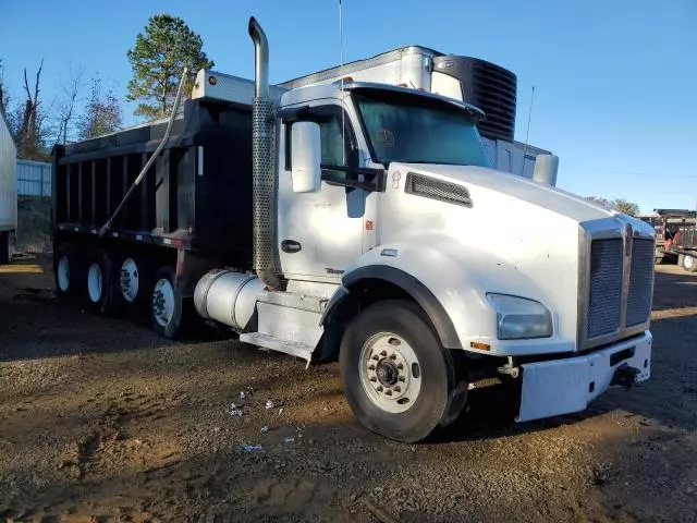 2018 Kenworth Construction T880