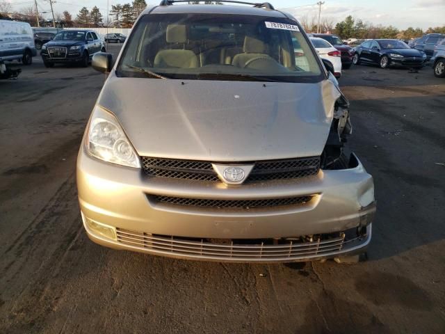 2004 Toyota Sienna CE