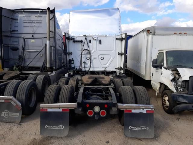 2019 Freightliner Cascadia 126