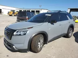 Carros salvage sin ofertas aún a la venta en subasta: 2023 Nissan Pathfinder SL