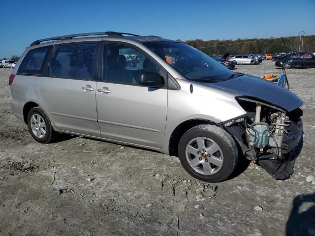 2004 Toyota Sienna CE