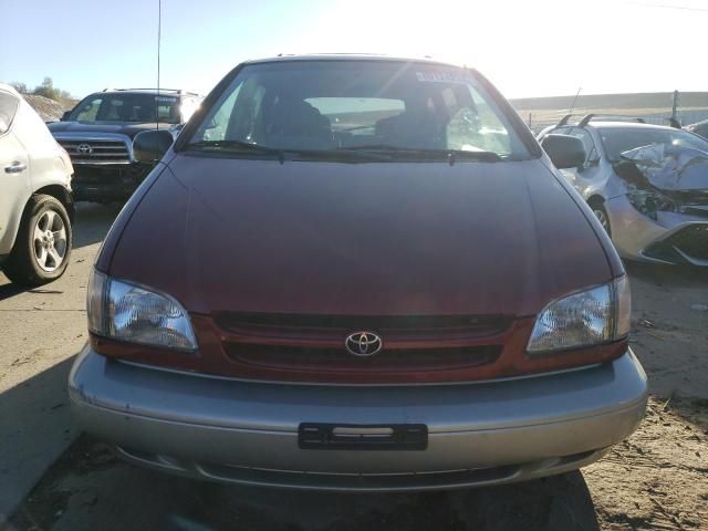 1998 Toyota Sienna LE