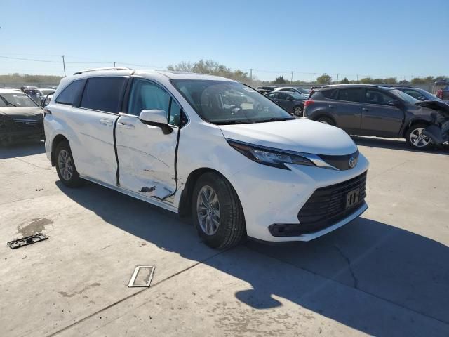 2021 Toyota Sienna LE