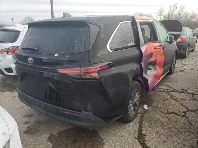 2022 Toyota Sienna LE