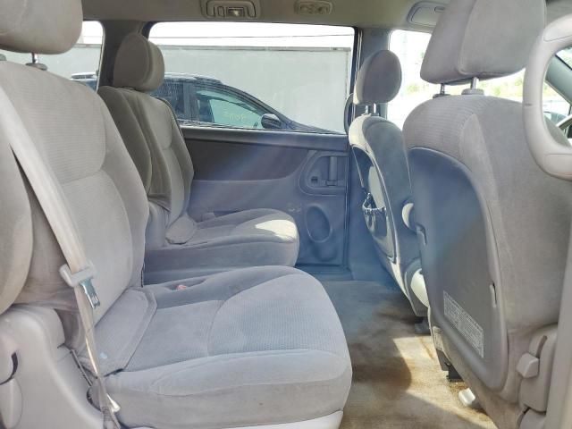 2005 Toyota Sienna CE