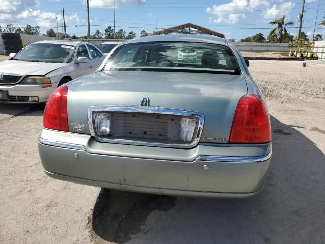 2005 Lincoln Town Car Signature Limited