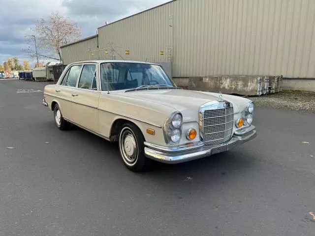 1972 Mercedes-Benz 280 SE