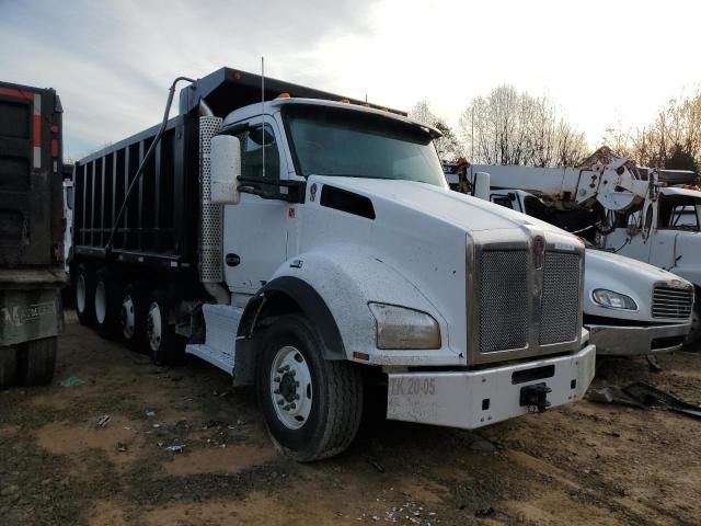 2017 Kenworth Construction T880