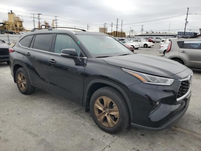 2023 Toyota Highlander Hybrid Bronze Edition